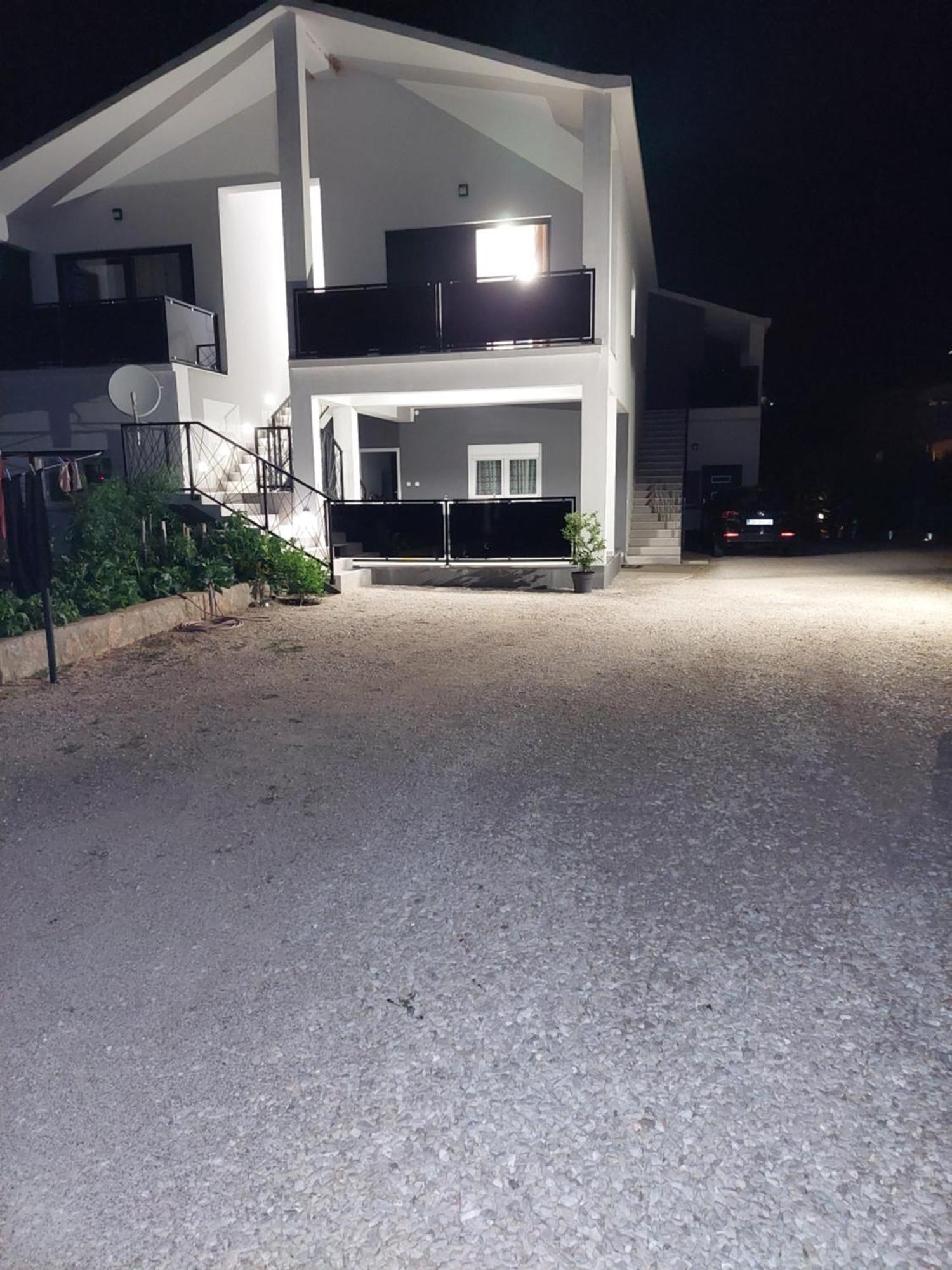 Apartmani Karla Paklenica Starigrad Paklenica Exterior photo