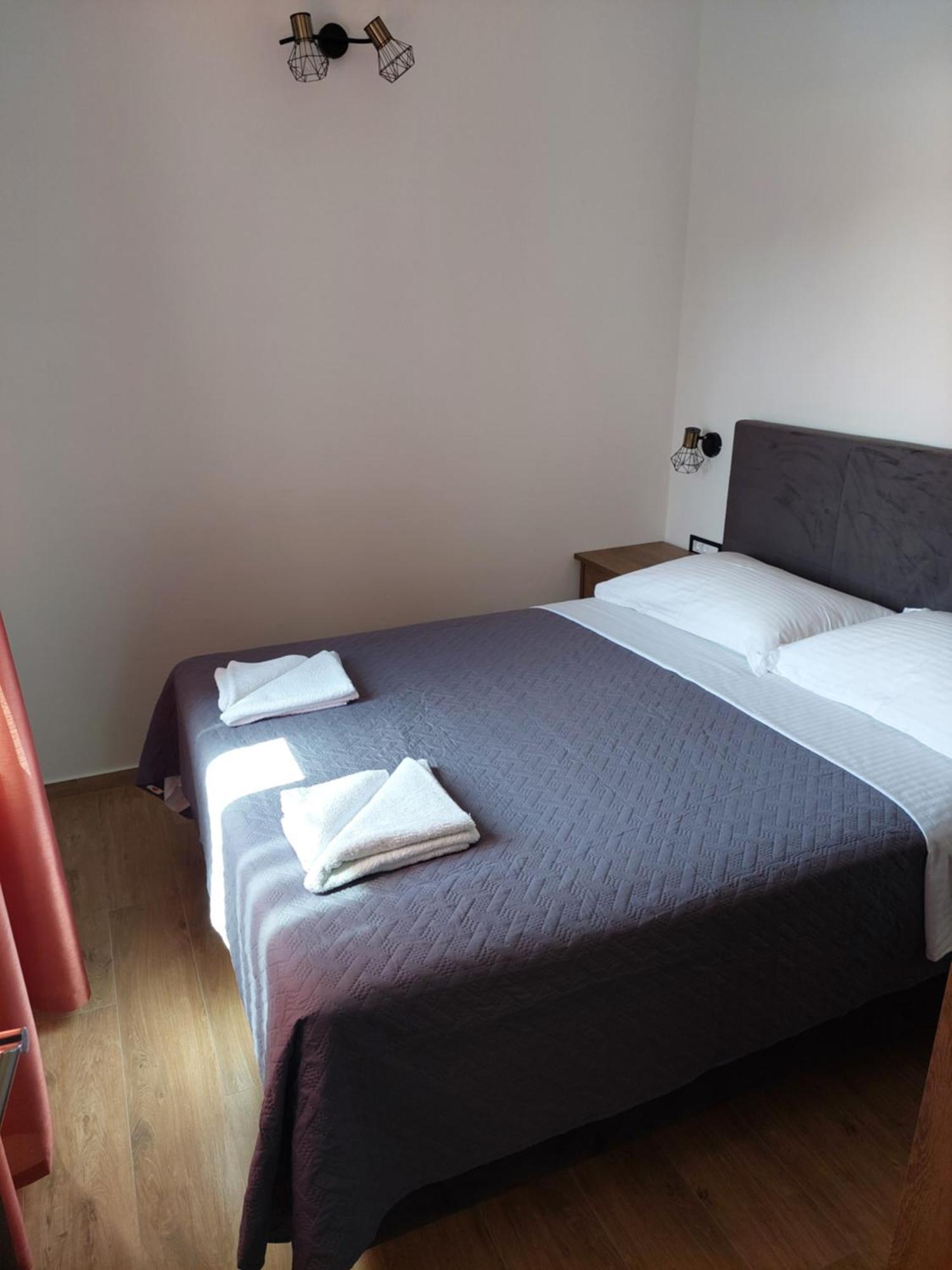 Apartmani Karla Paklenica Starigrad Paklenica Exterior photo